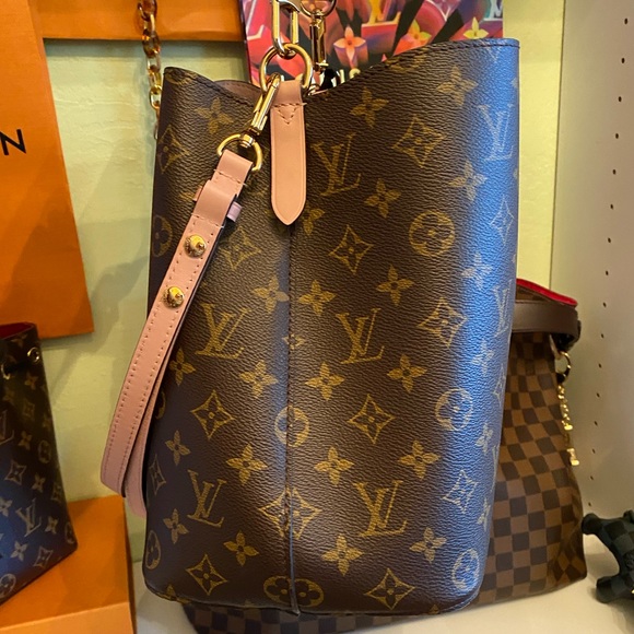 💕TRADED💕Louis Vuitton NeoNoe monogram rose crossbody purse bag - Picture 5 of 16